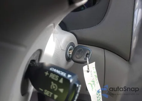 2010 Toyota Sienna Le z USA, uszkodzony, nr VIN 5TDKK4CC3AS338779